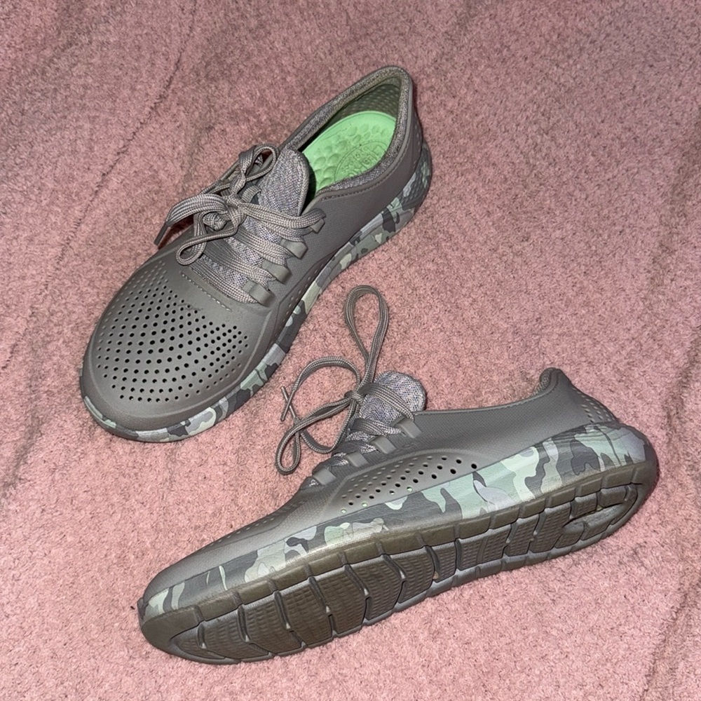 DISCONTINUED - Crocs Literide Pacer Sneaker - Sz 10